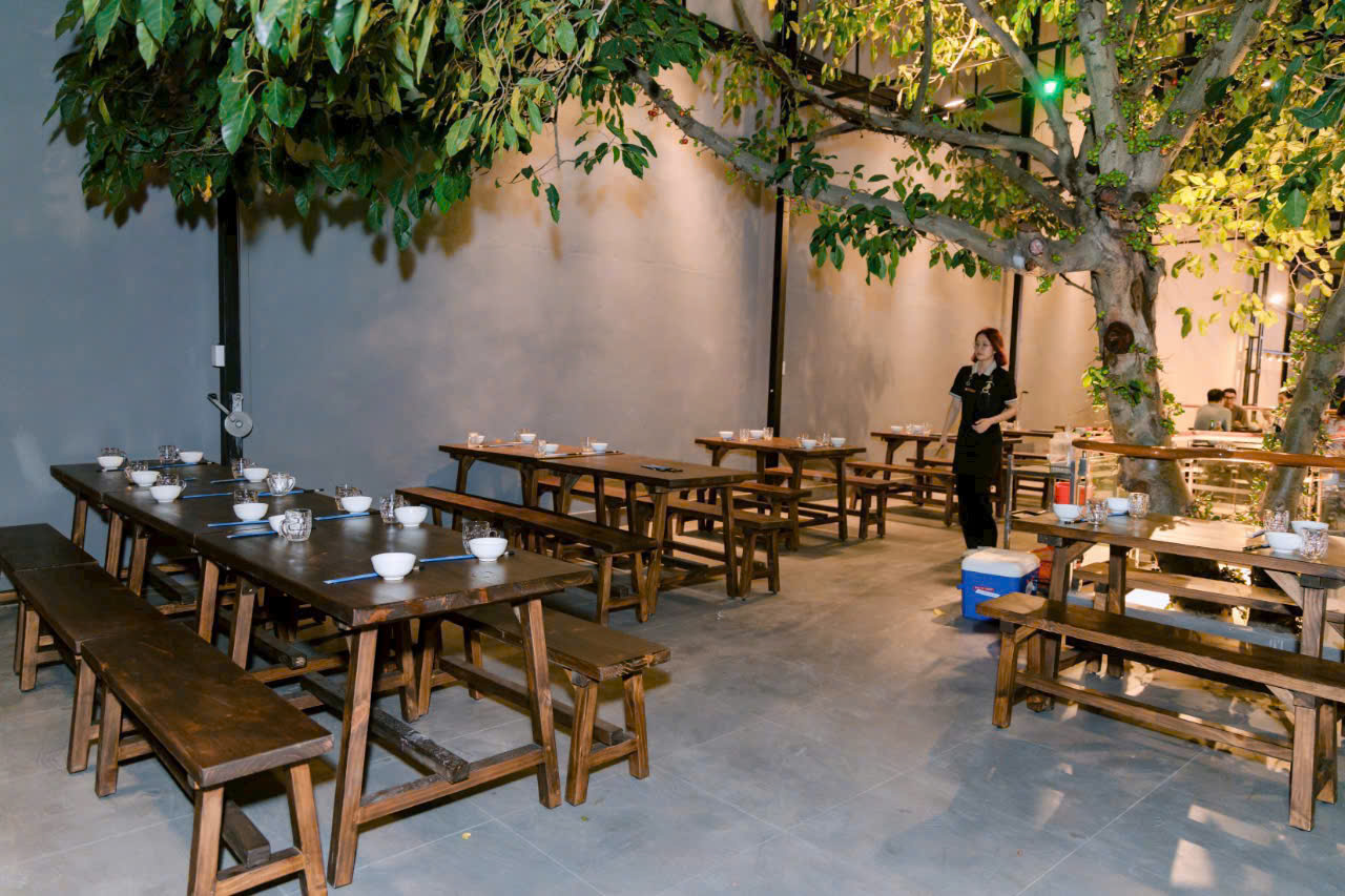 Bộ Bàn 2 Băng Ghế Gỗ Thông Tự Nhiên 1m2 – Sản Xuất Tại Xưởng Gỗ Một Tấm